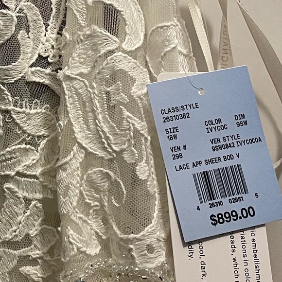 Wedding dress - Picture 3 of 8